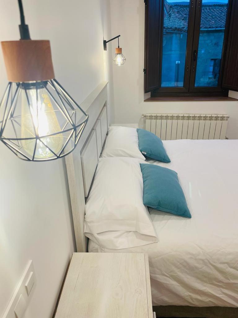 Apartamentos Rurales La Plaza 2 ドゥルエロ・デ・ラ・シエラ エクステリア 写真