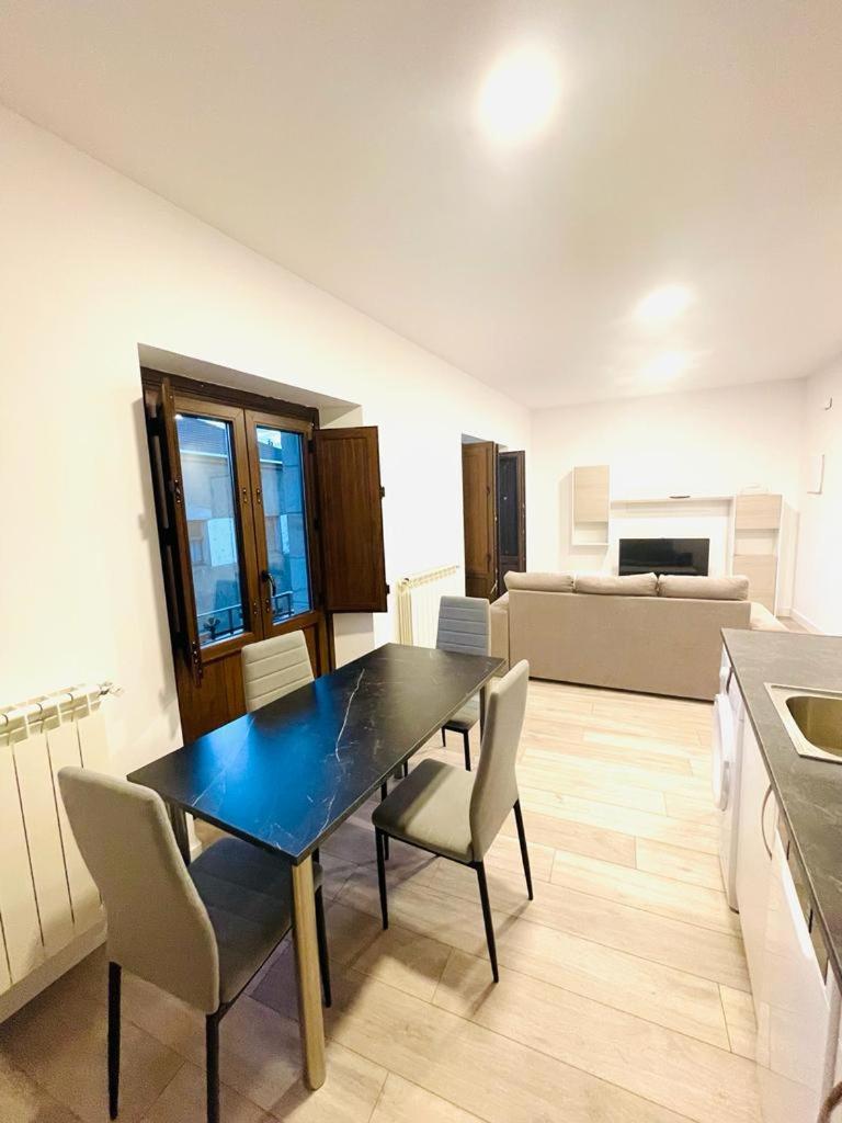 Apartamentos Rurales La Plaza 2 ドゥルエロ・デ・ラ・シエラ エクステリア 写真